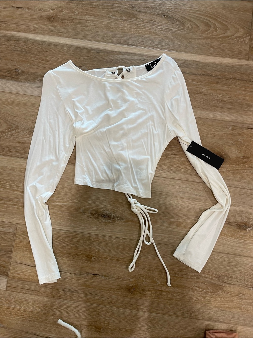 Lulu’s White Long-Sleeve Cropped Tie-Back Top